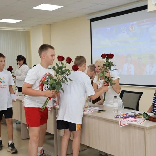 Воспитанники спортивного отряда лагеря «Про детство» встретились с легендами мировой легкой атлетики