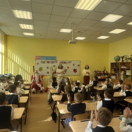 Классный час "Россия - Родина моя". Как 1 сентября школа № 1 превратилась в карту большой страны