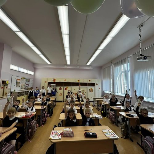 🚦 Безопасность — это модно и важно: старшие научили младших правилам дорожного движения!