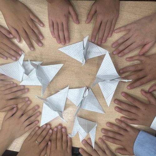 Белые птицы против темноты: «Журавлик памяти» в нашей школе