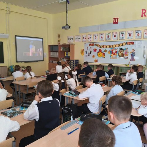Сказка, которая учит осторожности: наша началка и «Козлятушки»