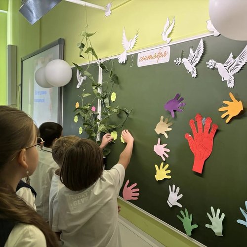 «Дерево мира»: как листок бумаги стал обещанием Победы