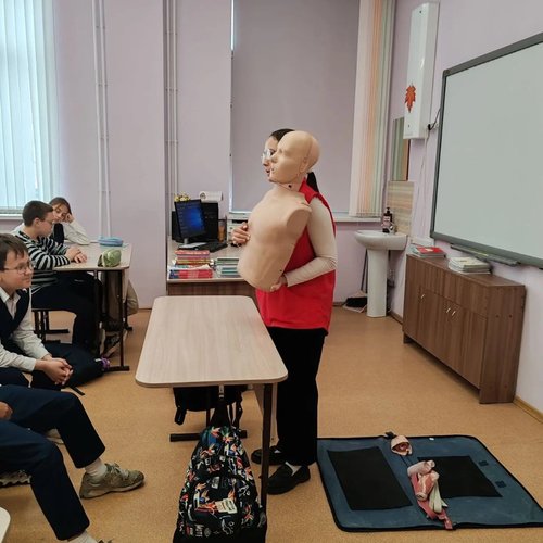Умение, которое спасает жизнь: наши пятиклассники и шестиклассники прошли мастер-класс по первой помощи