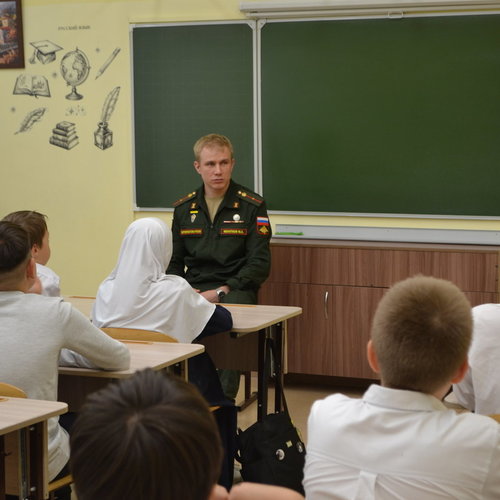 Урок, который останется в памяти: 7Е класс встретился с настоящим героем! 