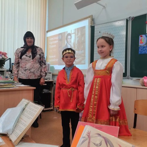 «Три девицы под окном...» и 2 «Б»: как мы путешествовали в сказку Пушкина