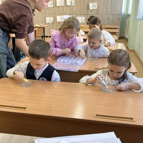 Чистота — это творчество: первоклассники 1Б класса сварили мыло своими руками!
