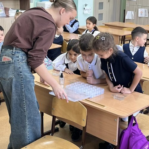 Чистота — это творчество: первоклассники 1Б класса сварили мыло своими руками!