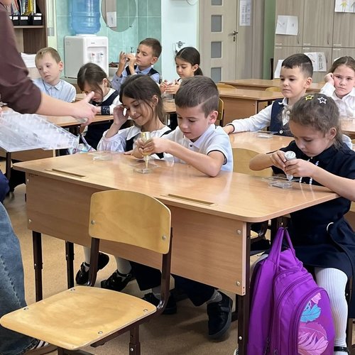 Чистота — это творчество: первоклассники 1Б класса сварили мыло своими руками!