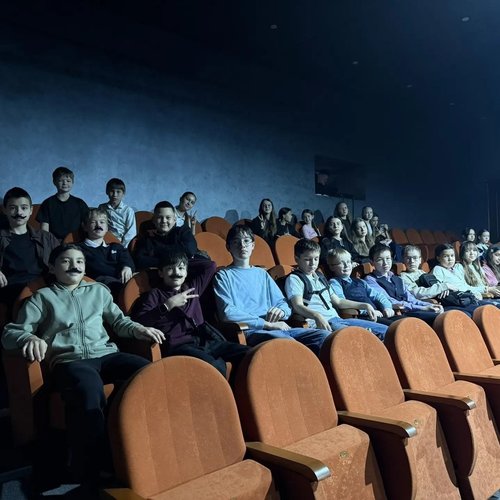 🎭6А класс отметил окончание первой четверти в театре!