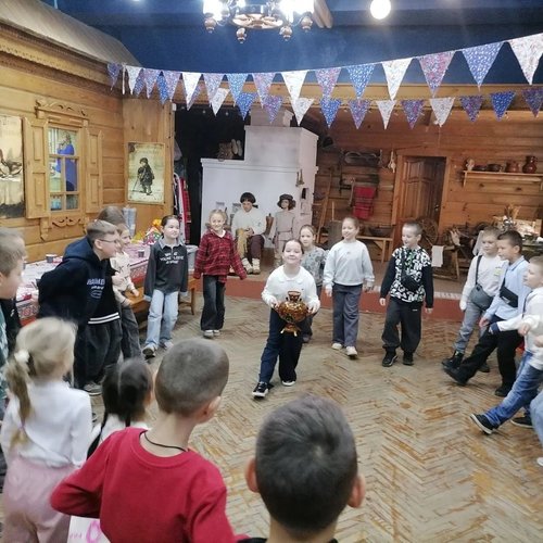 2 В класс совершил путешествие в прошлое за чашкой ароматного чая