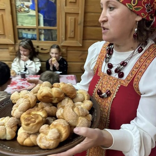 2 В класс совершил путешествие в прошлое за чашкой ароматного чая