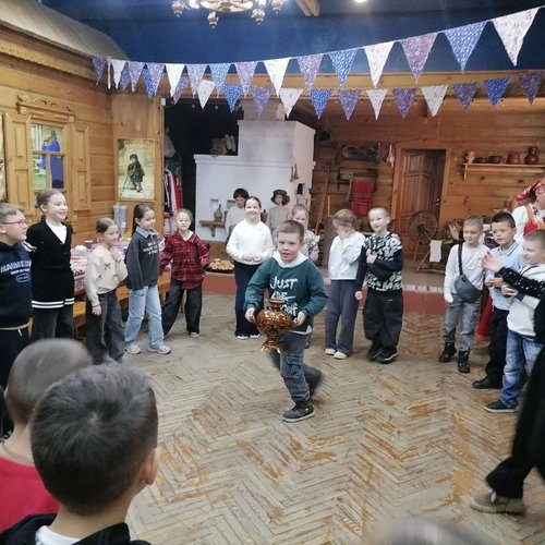 2 В класс совершил путешествие в прошлое за чашкой ароматного чая