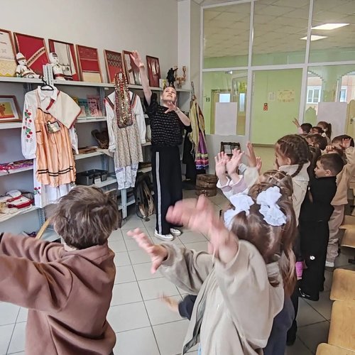 Маленькие шаги в большую историю: как в школьном музее «Мой край» встретили самых юных гостей