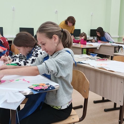 5В на мастер-классе по росписи футболок