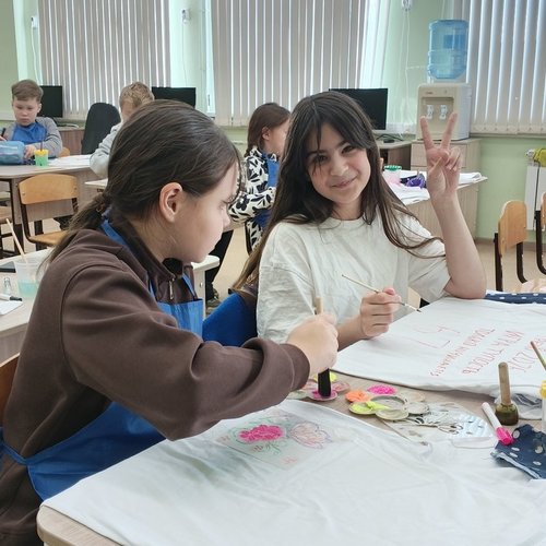 5В на мастер-классе по росписи футболок