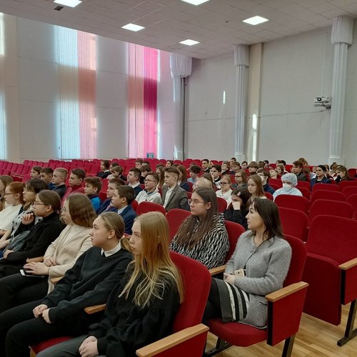 Обучающиеся СОШ №1 г. Чебоксары встретились с Героем России Евгением Борисовым.