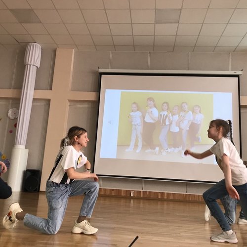 «Между нами, девочками» среди параллели 4-ых классов.