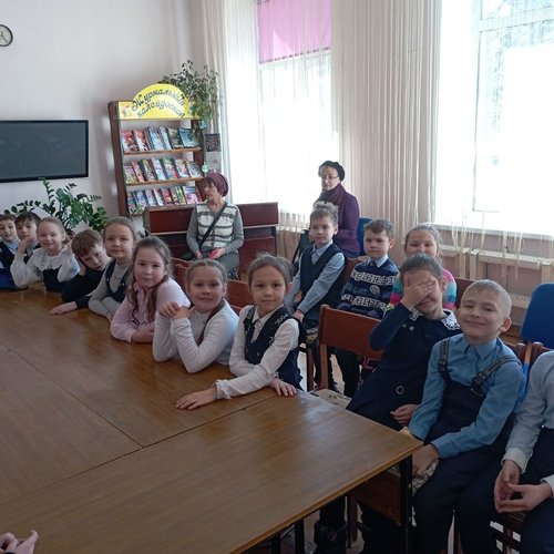 Центр семейного чтения - библиотеку им. А.С.Пушкина посетил 1Б