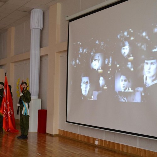 ЧАСОВОЙ У ЗНАМЕНИ ПОБЕДЫ