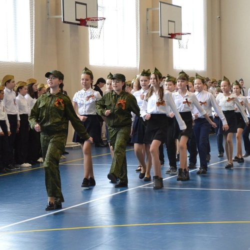 Cмотр - конкурс строя и песни, посвящённый 77-й годовщине Победы советского народа в Великой Отечественной войне.