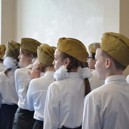 Cмотр - конкурс строя и песни, посвящённый 77-й годовщине Победы советского народа в Великой Отечественной войне.