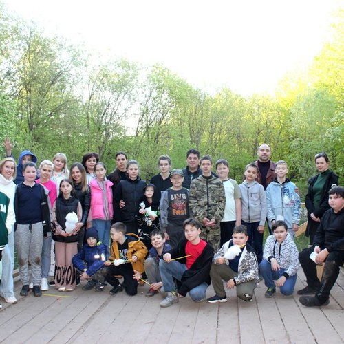 Весело встречают летние каникулы ученики 5Б класса!