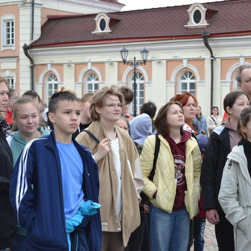 Ученики 6в и 6д классов завершили учебный год посещением Казани