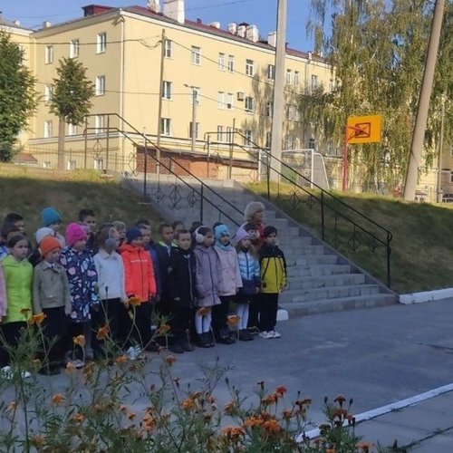 ПОДНЯТИЕ ФЛАГА РОССИИ