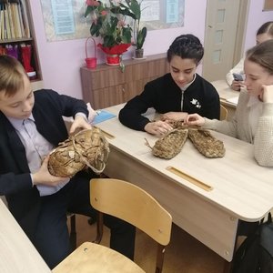 Экспонаты школьного музея на уроках родного языка.