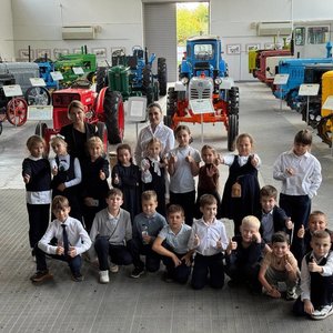 Путешествие в прошлое: Второклассники посетили музей истории трактора!