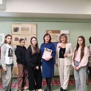 7Е класс - участники историко- партиотического вечера "Под небом единым".