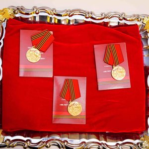 Ученикам СОШ 1 вручили юбилейные медали "80 лет Победы"