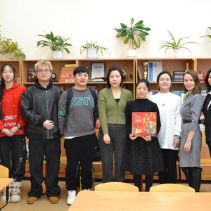 Учителя музыки из Китая в СОШ 1.