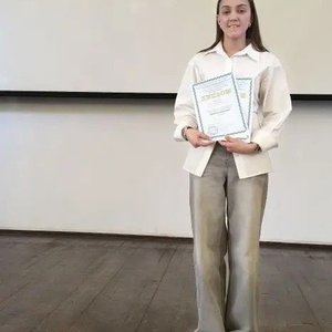 Поздравляем Киру Федотову со II местом в городском конкурсе иностранной песни!