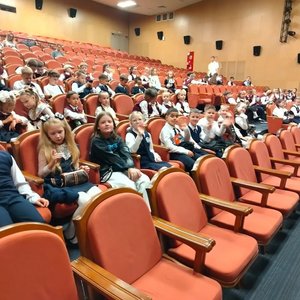 От школьной парты — в мир Дениски Кораблева: 3 «З» класс открыл учебный год походом в ТЮЗ!