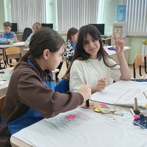 5В на мастер-классе по росписи футболок