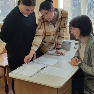 Учителя первых классов разрабатывают предметные упражнения, тренажеры на неделю